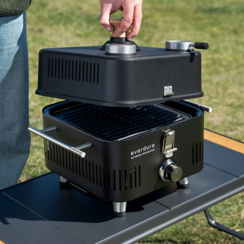 Barbecue à gaz portable Everdure Cube Proflame 360 avec hotte de cuisson – Noir mat - Everdure - BBQ - - La Guilde Culinaire