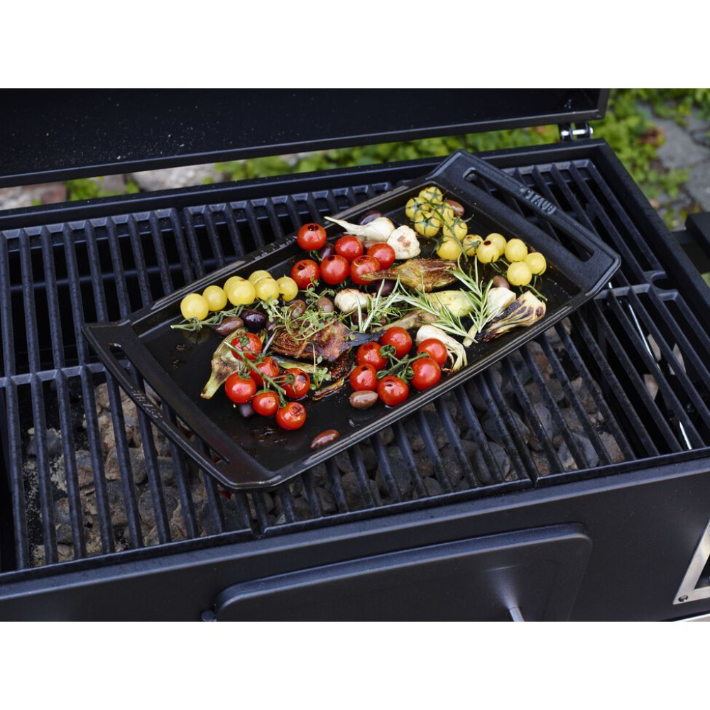 Plancha en fonte 48 cm x 25 cm - Staub - Plancha en fonte - - La Guilde Culinaire