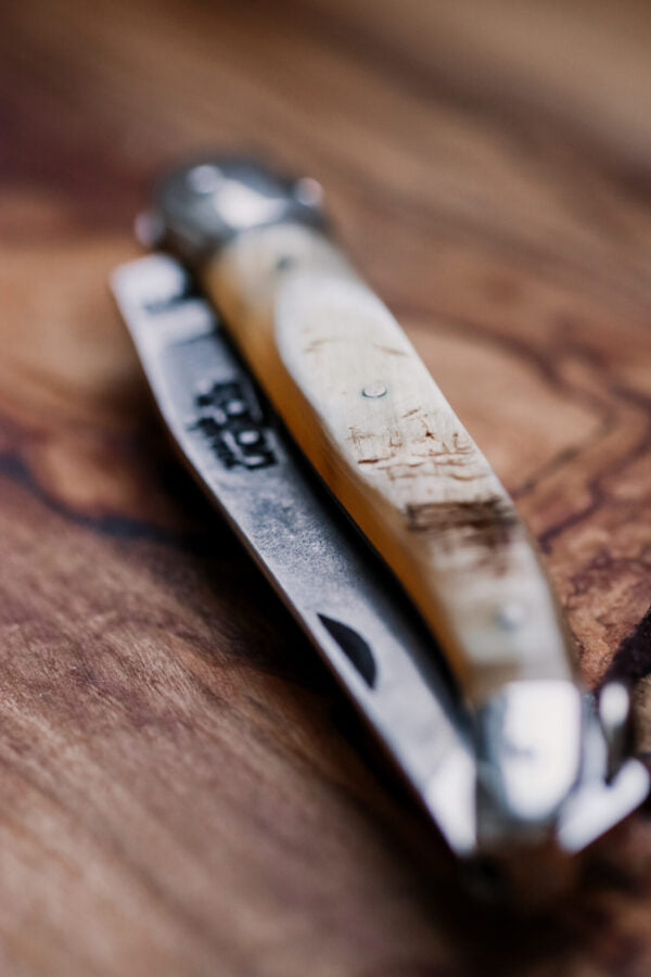 Couteau pliant 11 cm, mitre inox, Pointe de corne Aubrac – Laguiole - Laguiole - Couteau de poche - - La Guilde Culinaire