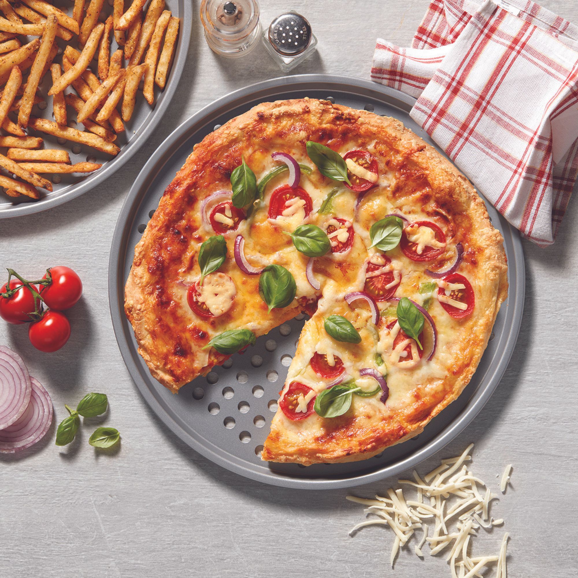 The ROCK WAVE plaque à pizza perforée antiadhésive de 37 cm (14.5") - The Rock - Plaque à pizza - - La Guilde Culinaire