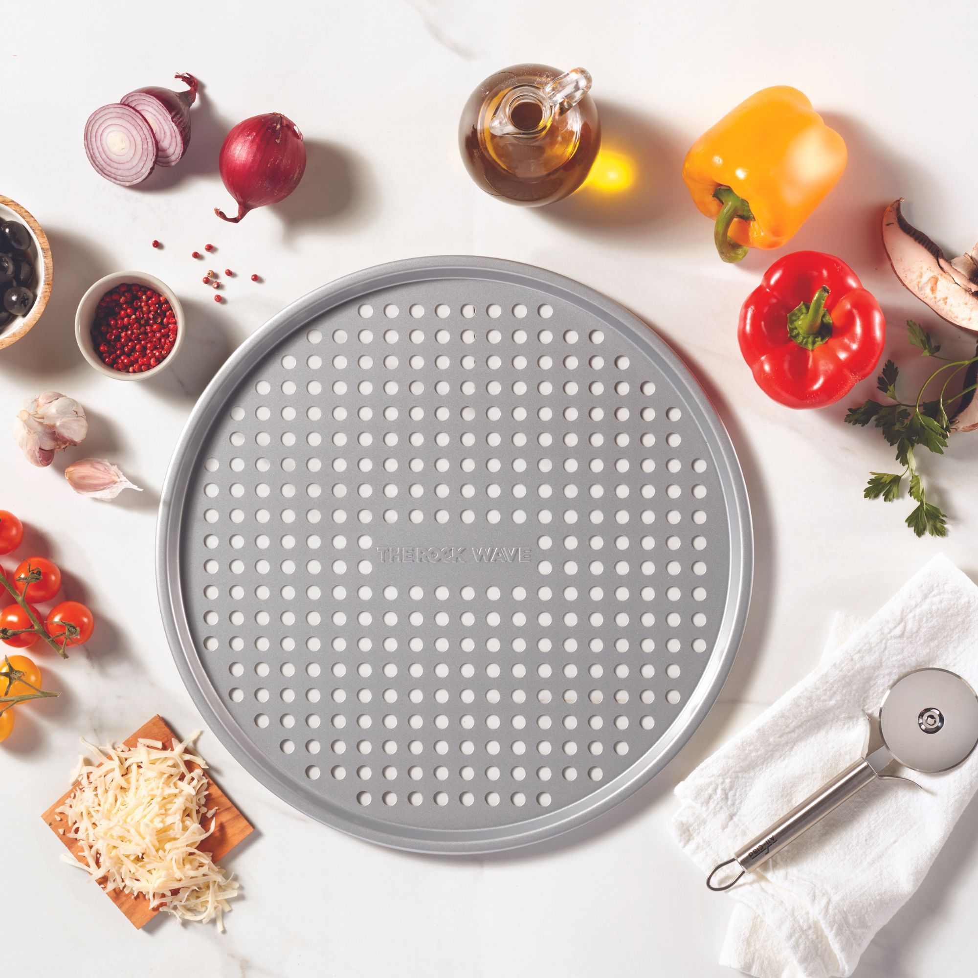 The ROCK WAVE plaque à pizza perforée antiadhésive de 37 cm (14.5") - The Rock - Plaque à pizza - - La Guilde Culinaire