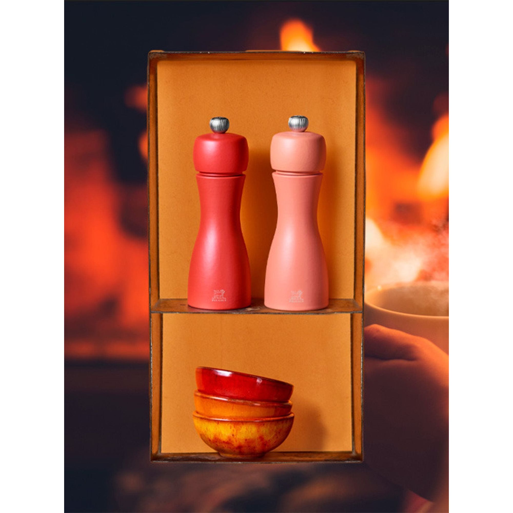 Duo de moulins à poivre et à sel manuels en bois 15 cm - "Tahiti Feu" - Peugeot - Moulin à poivre, sel, et épices - - La Guilde Culinaire