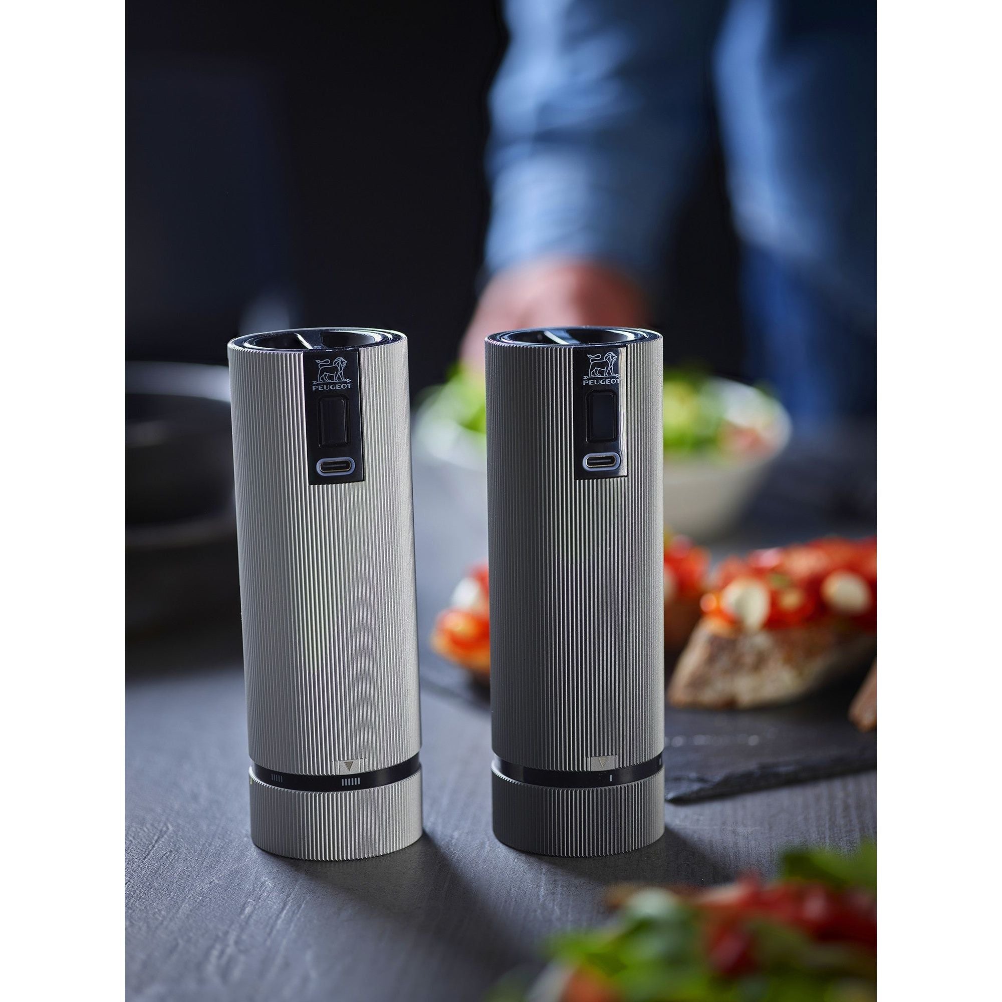 Coffret de 2 moulins à sel et poivre électriques "Line" - Moulin à poivre pas fixé - Peugeot - Moulin à poivre, sel, et épices - - La Guilde Culinaire