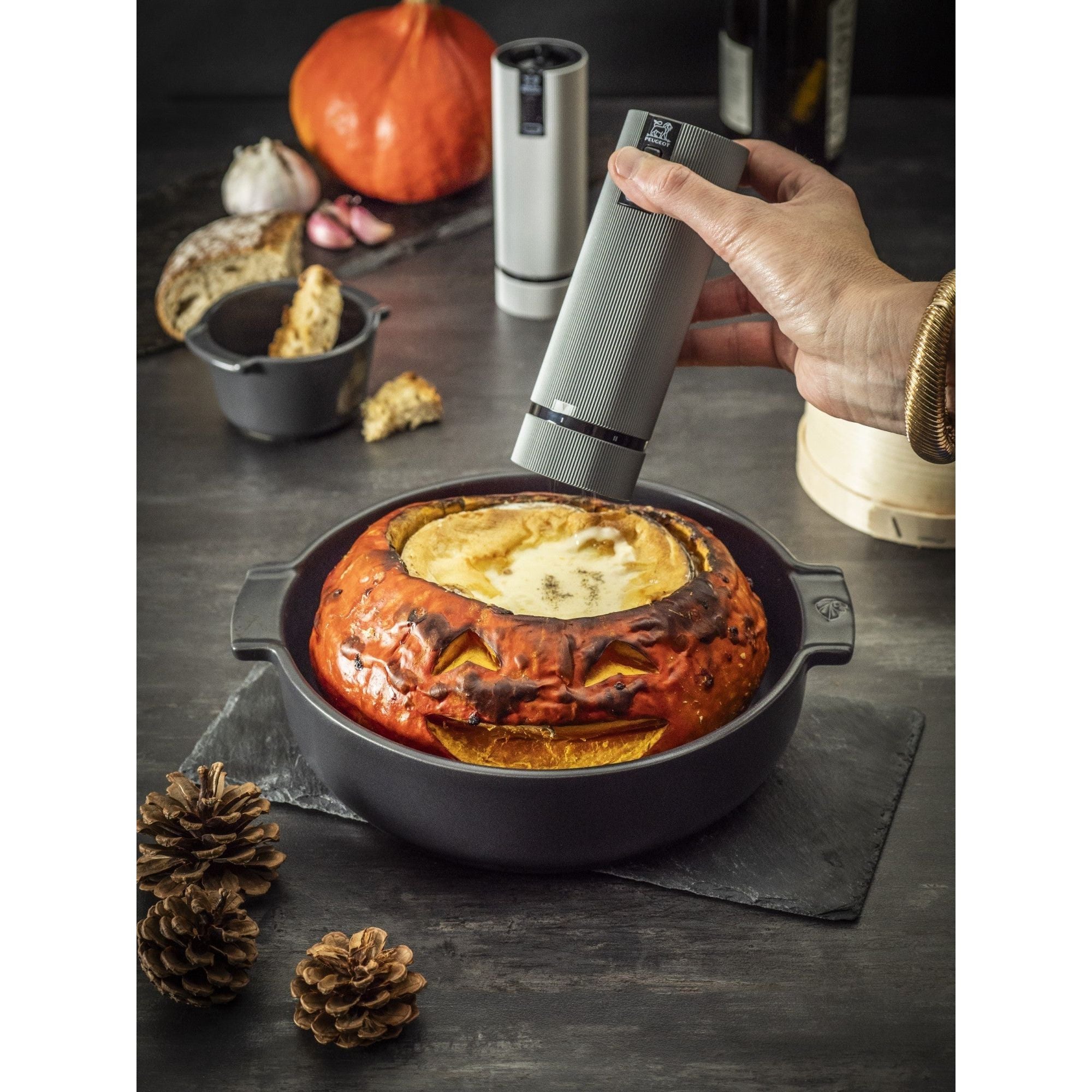 Coffret de 2 moulins à sel et poivre électriques "Line" - Moulin à poivre pas fixé - Peugeot - Moulin à poivre, sel, et épices - - La Guilde Culinaire