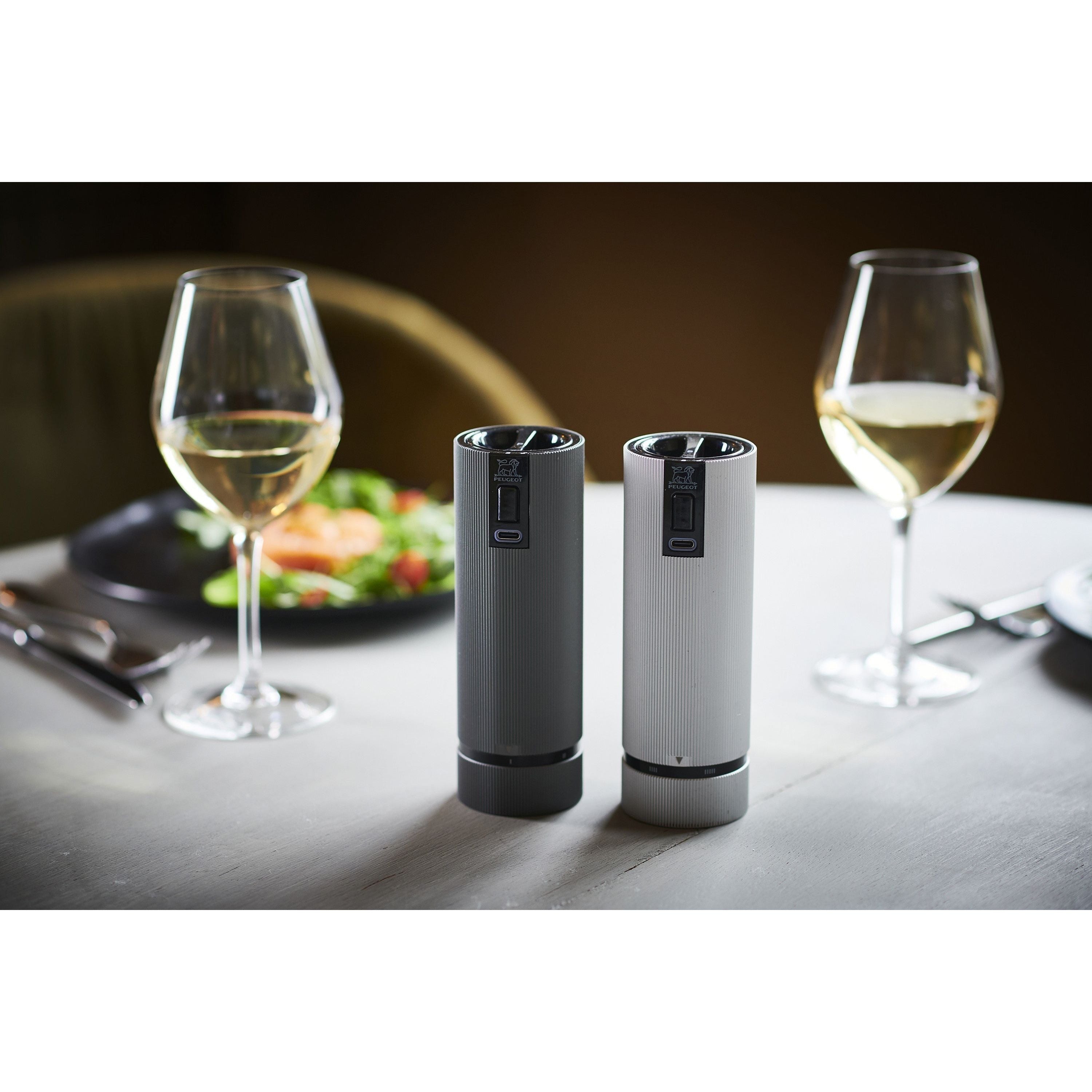 Coffret de 2 moulins à sel et poivre électriques "Line" - Moulin à poivre pas fixé - Peugeot - Moulin à poivre, sel, et épices - - La Guilde Culinaire
