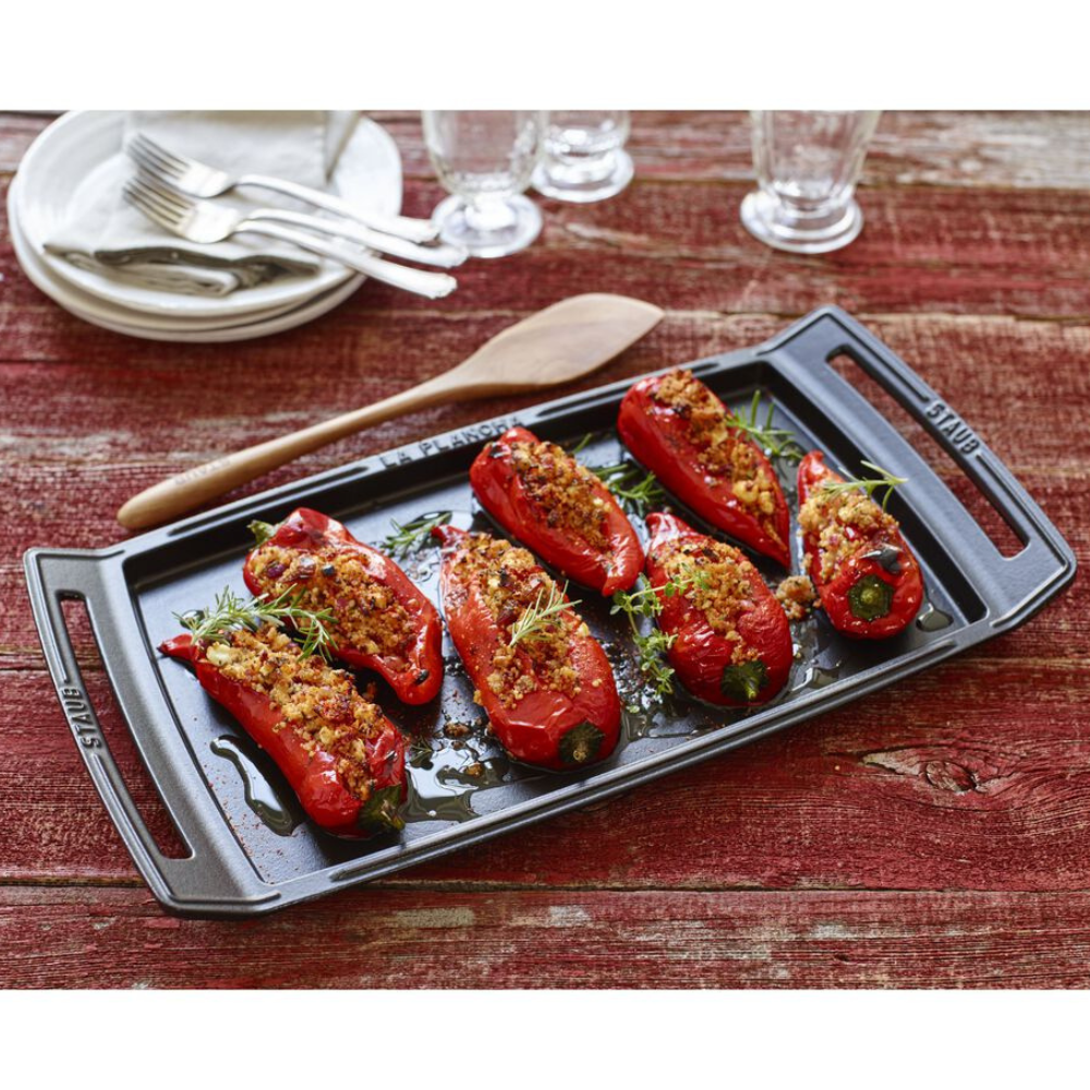 Plancha en fonte 48 cm x 25 cm - Staub - Plancha en fonte - - La Guilde Culinaire