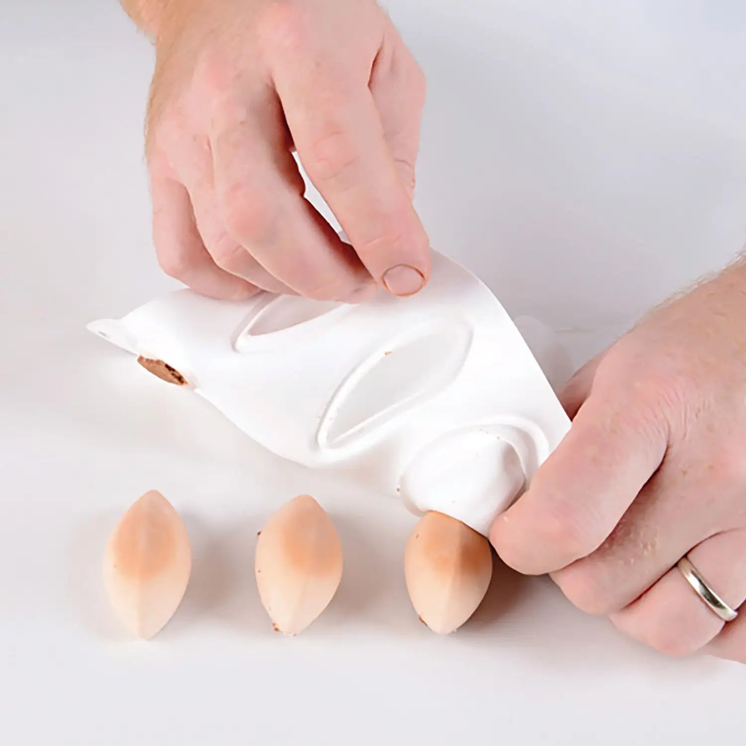 Moule Quenelle 24 3D - Professionel - SilikoMart - Moule à gâteaux - - La Guilde Culinaire