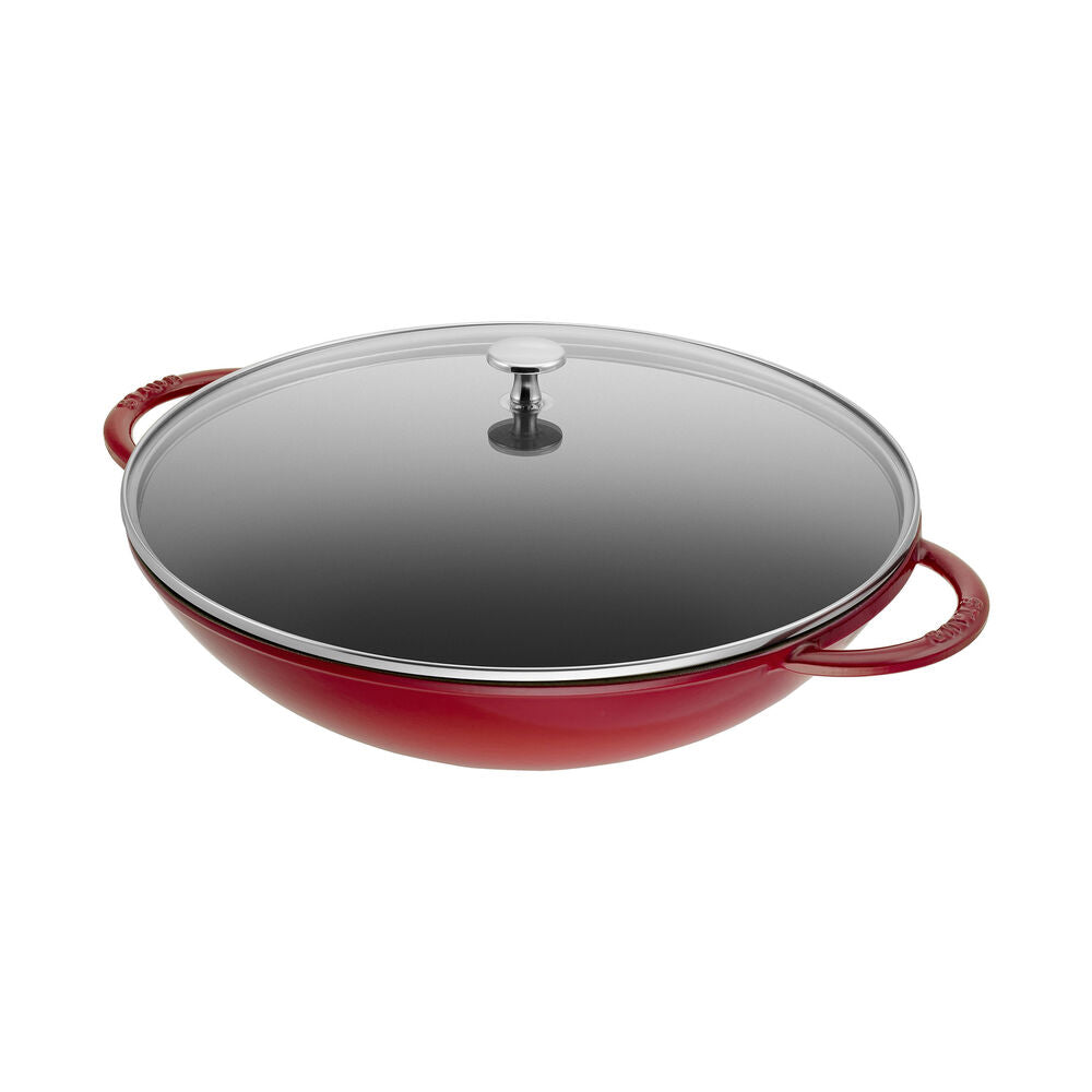 Wok fonte et émail 14.5 po - 37 cm ! Cerise - Staub - Wok - 40509-898 / 1004257 - La Guilde Culinaire