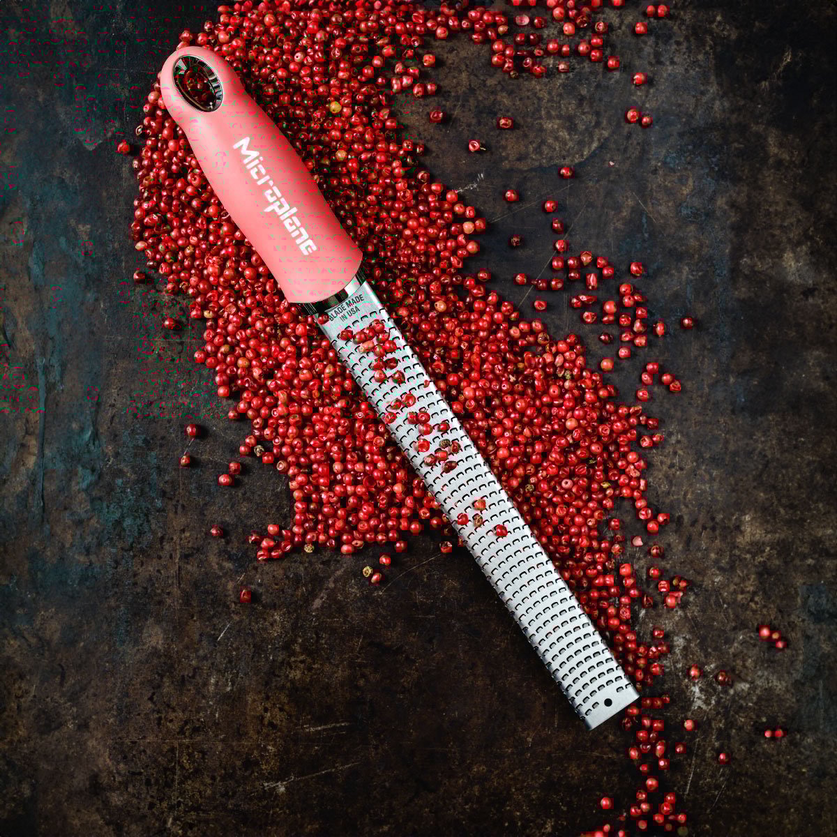 Zesteur-Râpe - Série Premium Classic (Rose à lèvres), Microplane - Microplane - Râpe et zesteur - - La Guilde Culinaire