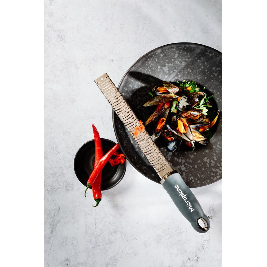Zesteur-Râpe - Série Premium Classic (Bleu Denim), Microplane - Microplane - Râpe et zesteur - - La Guilde Culinaire