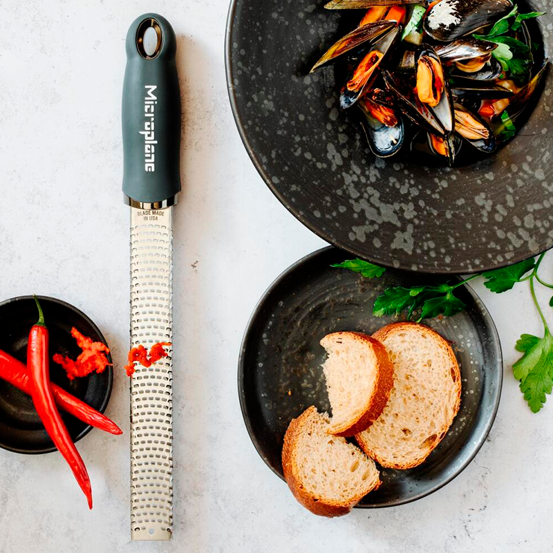 Zesteur-Râpe - Série Premium Classic (Gris Orage), Microplane - Microplane - Râpe et zesteur - - La Guilde Culinaire