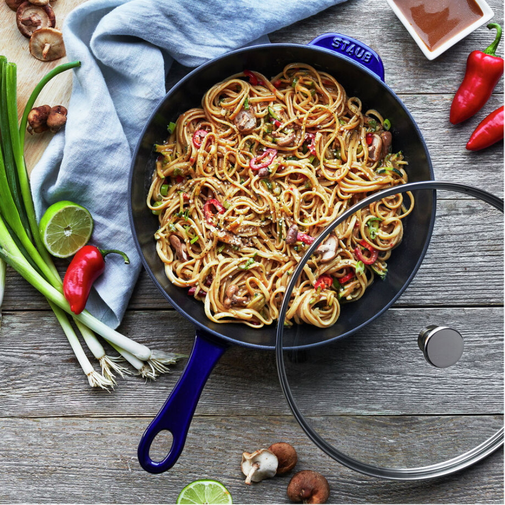 Poêle en fonte de 26 cm STAUB - Staub - Poêle en fonte - - La Guilde Culinaire