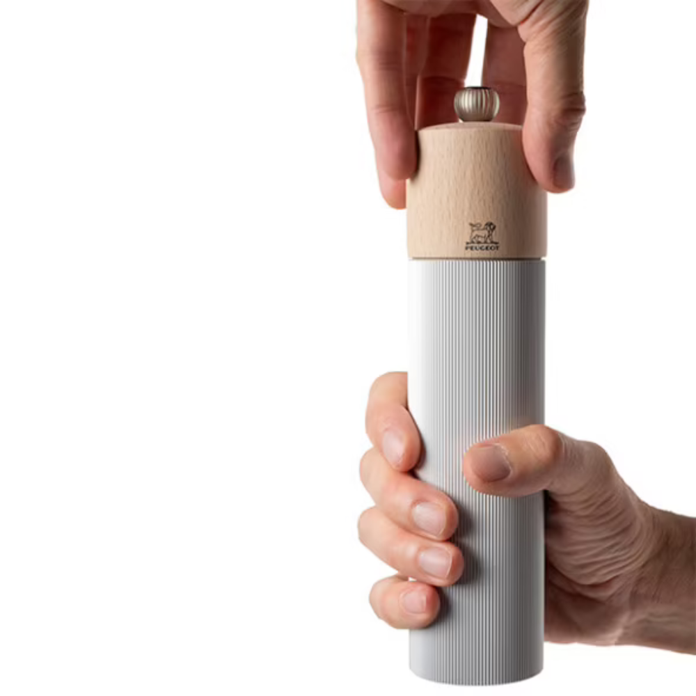 Line - Moulin à sel manuel en bois et aluminium, alu, 22 cm - Peugeot - Moulin à sel - - La Guilde Culinaire