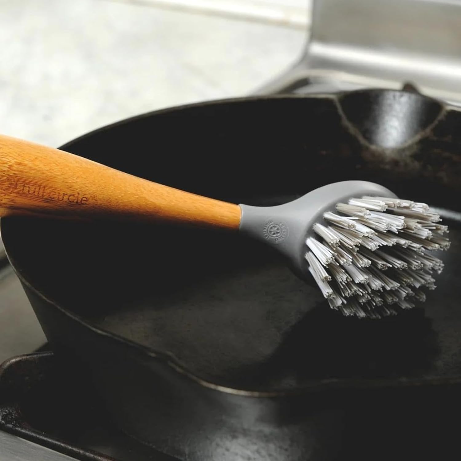 TENACIOUS Brosse pour nettoyer la fonte - Full Circle - Brosse de nettoyage - - La Guilde Culinaire