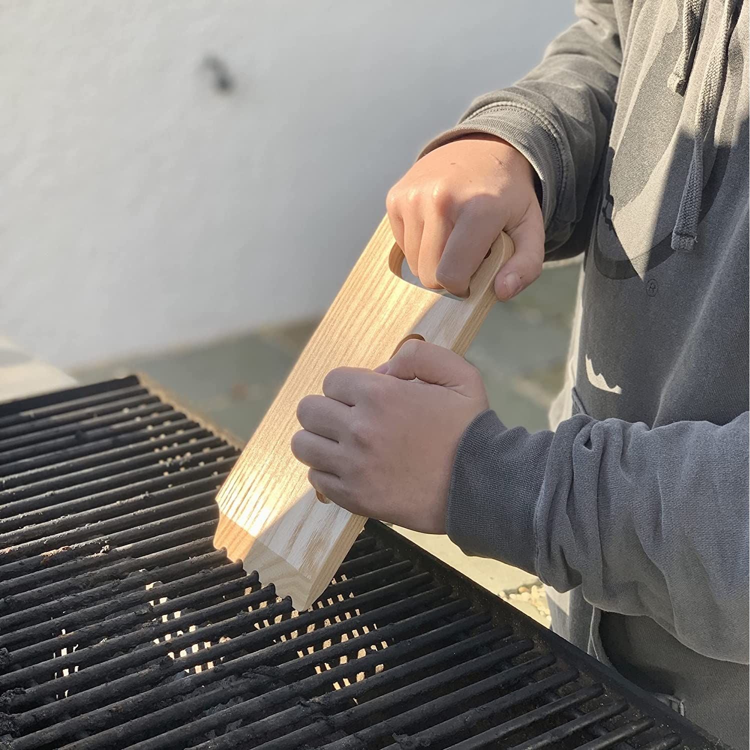 Grattoir en bois naturel - Outset - Brosse à BBQ - - La Guilde Culinaire