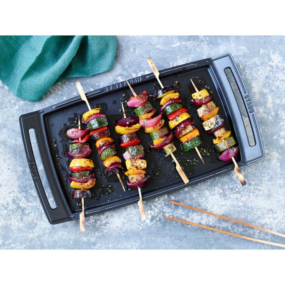 Plancha en fonte 48 cm x 25 cm - Staub - Plancha en fonte - - La Guilde Culinaire