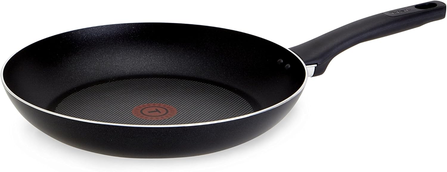 Poêle à frire antiadhésive T-fal Intuition, Noire 30 cm / 11.8 po - T-fal - Poêle - C5260754/2100094819 - La Guilde Culinaire