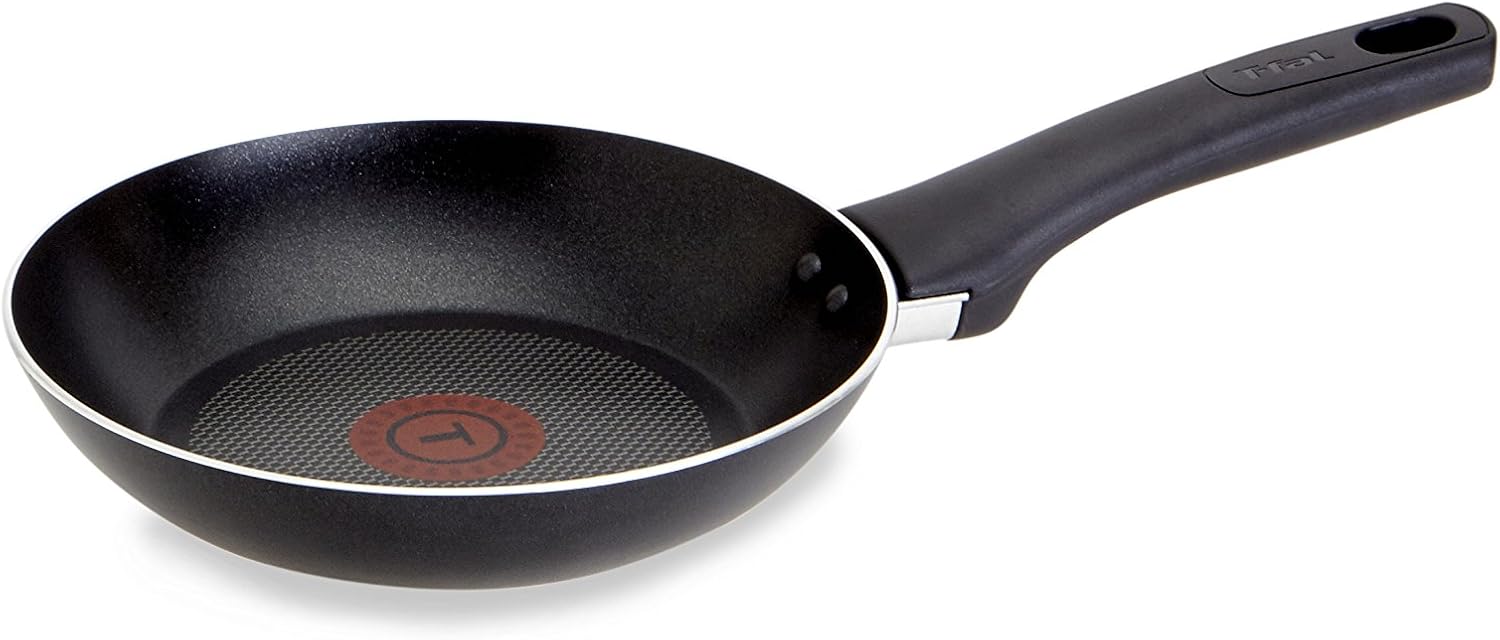 Poêle à frire antiadhésive T-fal Intuition, Noire 20 cm / 7.9 po - T-fal - Poêle - C5260254/2100094817 - La Guilde Culinaire