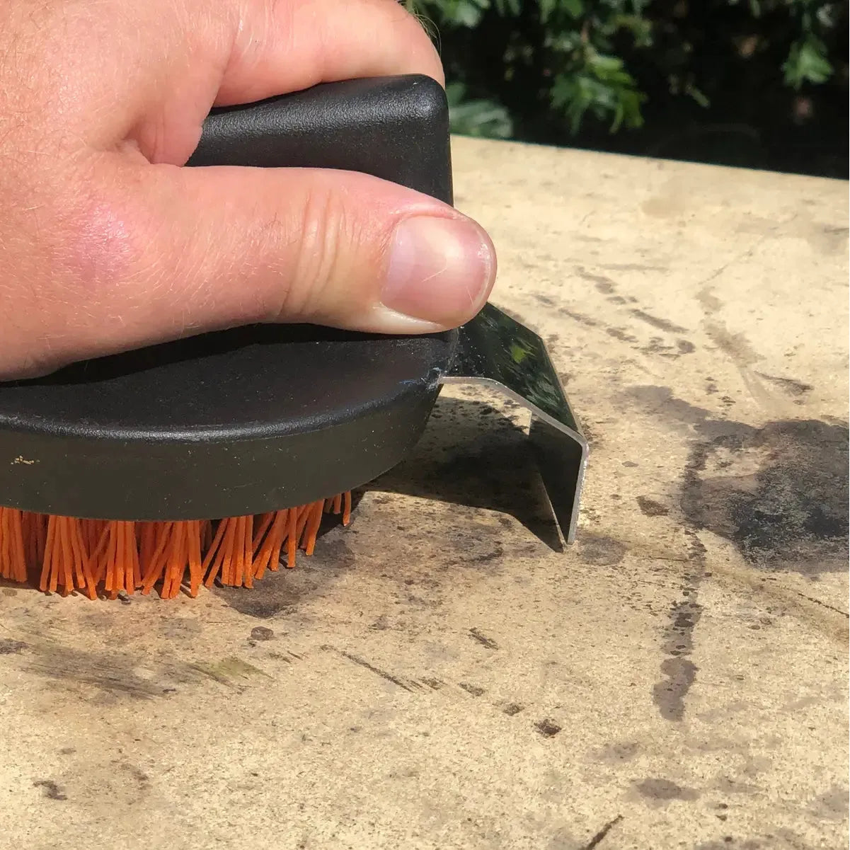 Brosse pour pierre à Pizza - Outset - Brosse à BBQ - - La Guilde Culinaire