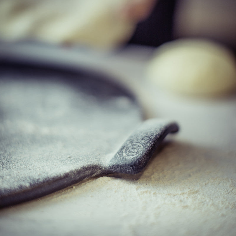 Pizza Stone Lisse 36 cm - Emile Henry - Emile Henry - Pierre à pizza - - La Guilde Culinaire