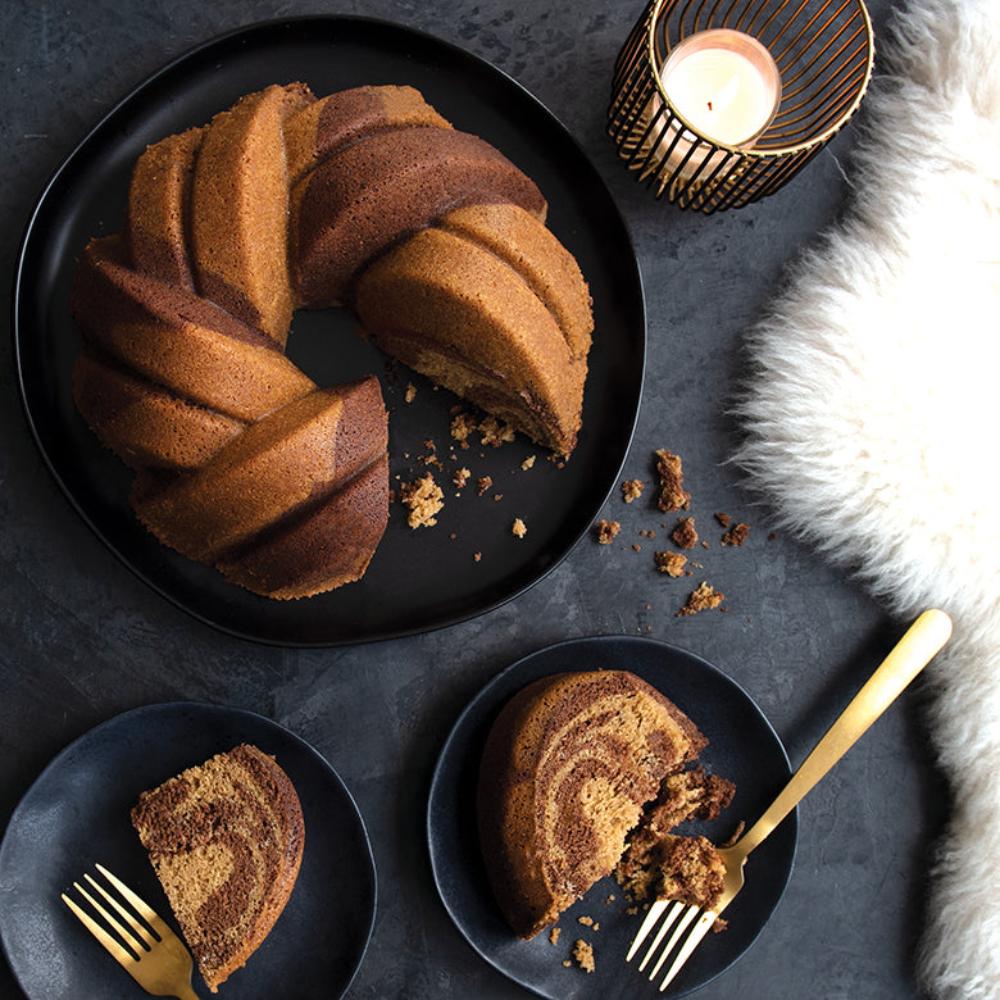 Moule à gâteau Bundt torsadé Gold - Nordic Ware - Moule à gâteaux - - La Guilde Culinaire