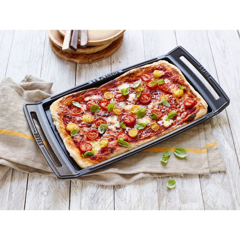 Plancha en fonte 48 cm x 25 cm - Staub - Plancha en fonte - - La Guilde Culinaire