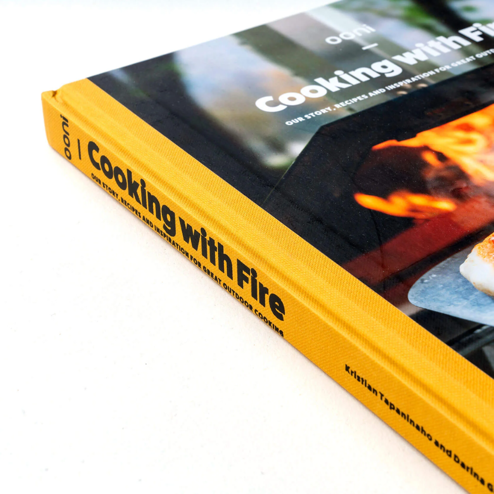 Livre de recettes Ooni : « Cooking with Fire » (anglais uniquement) - Ooni - Livre - - La Guilde Culinaire