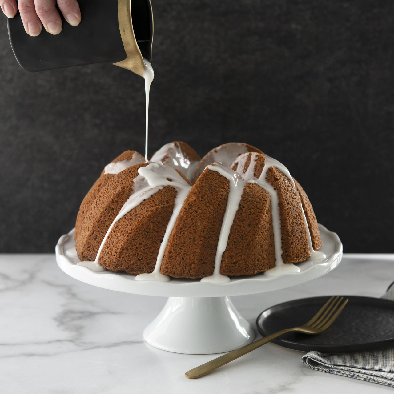 Moule à gâteau Bundt torsadé Gold - Nordic Ware - Moule à gâteaux - - La Guilde Culinaire