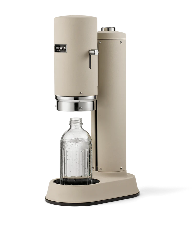 Machine à eau gazeuse avec bouteille en verre Carbonator Pro Sable - Aarke - Machine à soda et eau gazeuse - AACPRO-SAND-OS - La Guilde Culinaire