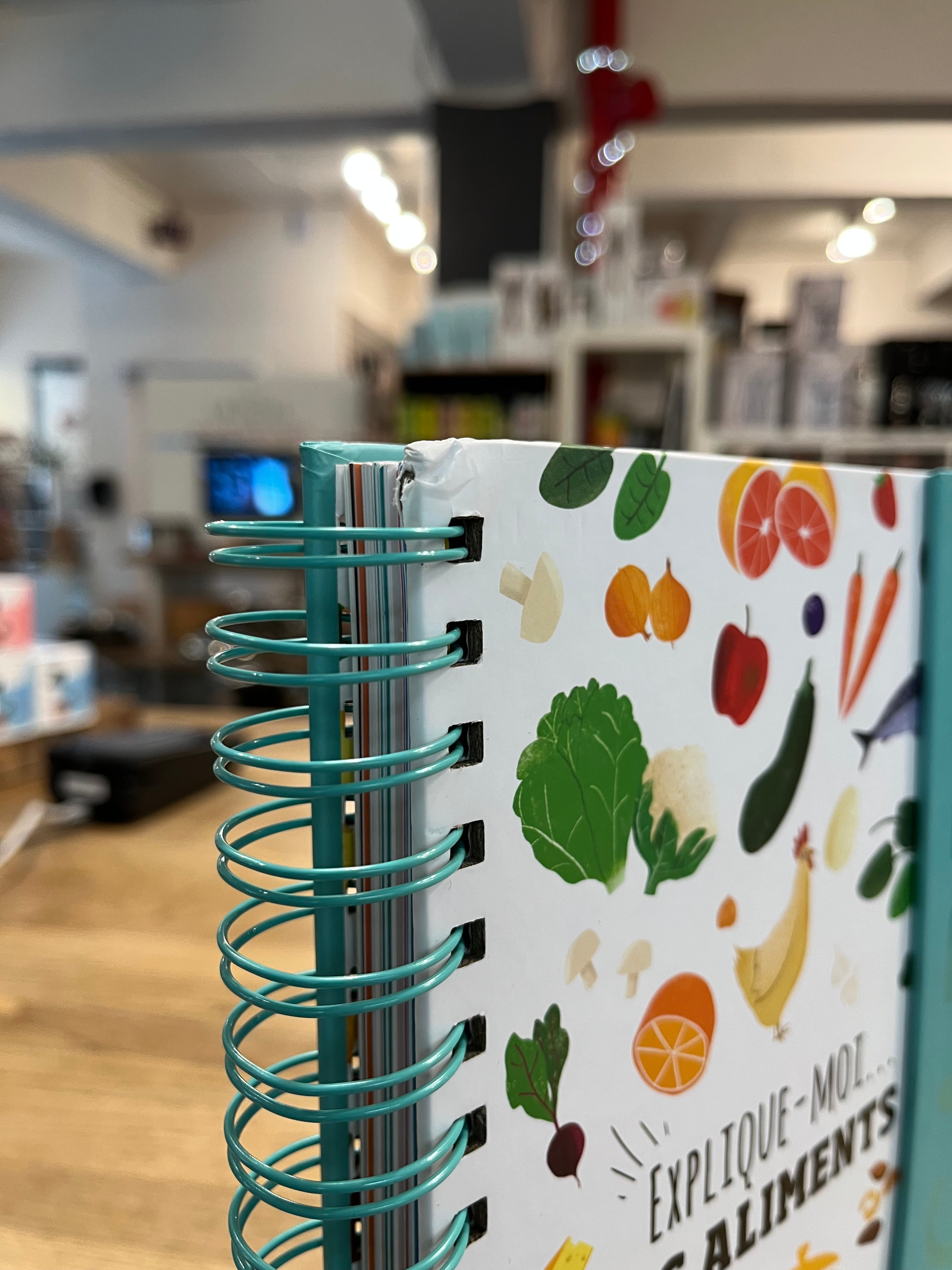 Explique-moi les aliments - 1 coin légèrement abîmé - La Presse Ed. - Livre de cuisine - - La Guilde Culinaire