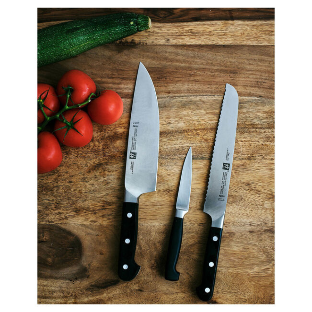 ZWILLING Pro Couteau universel 13 cm, Tranchant en dents de scie inversées * ! - Zwilling - Couteau - - La Guilde Culinaire