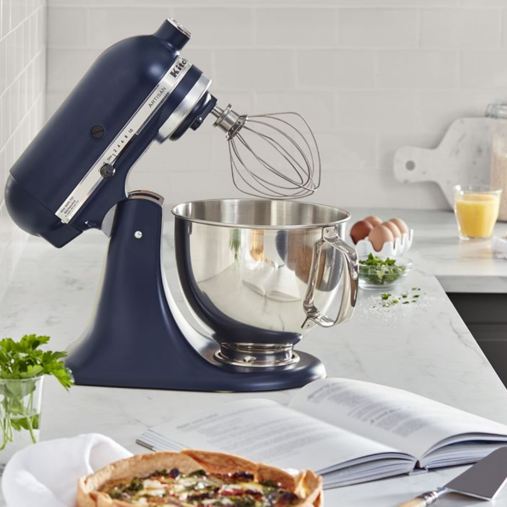Batteur sur socle KitchenAid à tête inclinable de 5 pintes de la série Artisan - Bleu d'encre - Kitchenaid - Batteur sur socle - - La Guilde Culinaire