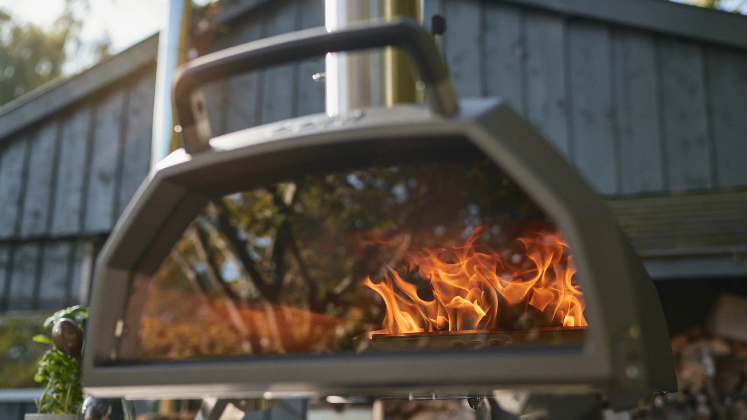 Karu 2 Pro - Four à pizza extérieur multi-combustible 17 po - 2ème Génération - Ooni - Four à pizza - - La Guilde Culinaire