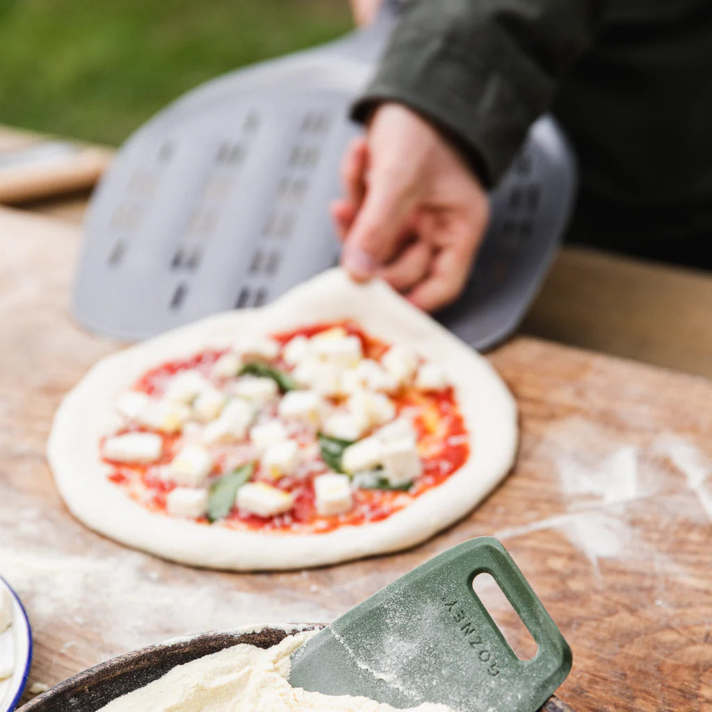 Pelle à pizza Roccbox placement - Gozney - Pelle à pizza - - La Guilde Culinaire