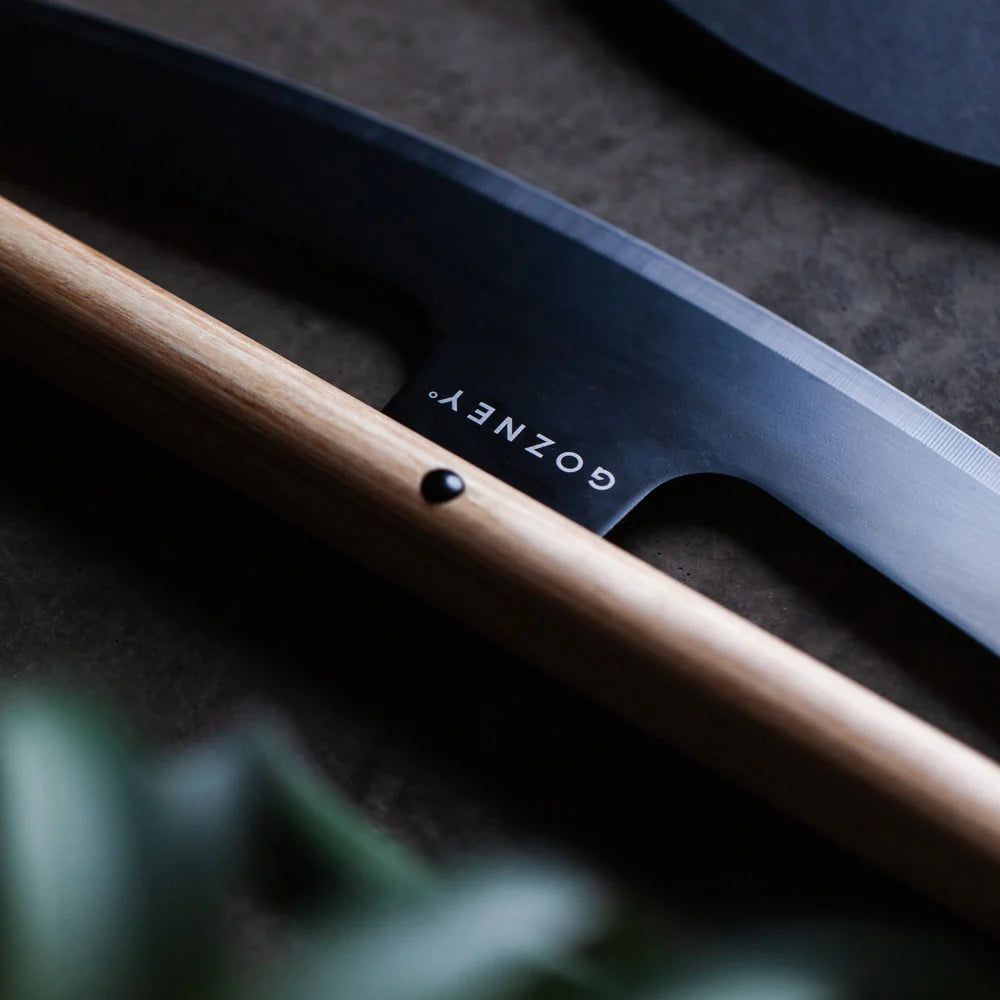 Couteau à bascule Pizza Rocker - Gozney - couteau à bascule - - La Guilde Culinaire