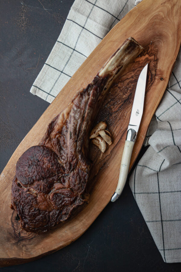 Coffret de 2 couteaux de table, mitre inox brillant, Pointe de corne – Laguiole - Laguiole - Couteau à steak - - La Guilde Culinaire