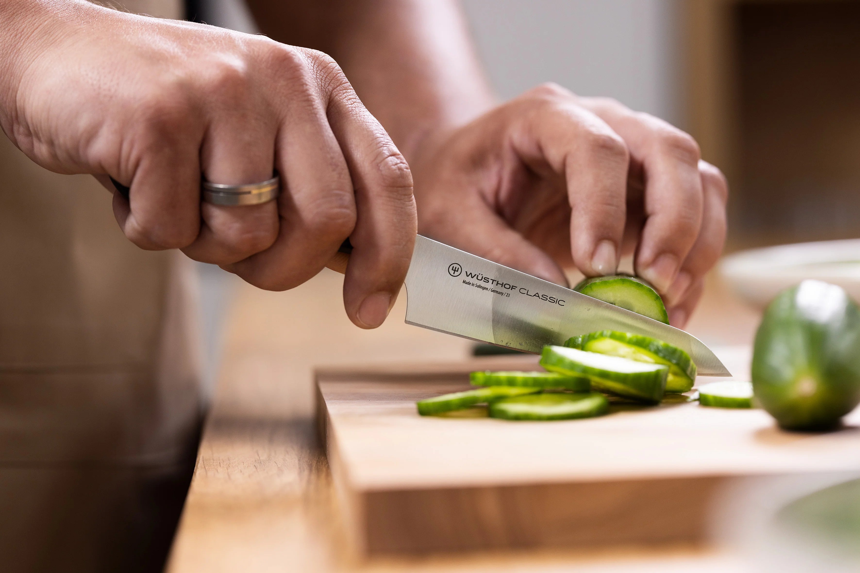 Couteau utilitaire asiatique classique 12 cm / 4 1/2 pouces - Classic - Wüsthof - Couteau de Chef - - La Guilde Culinaire