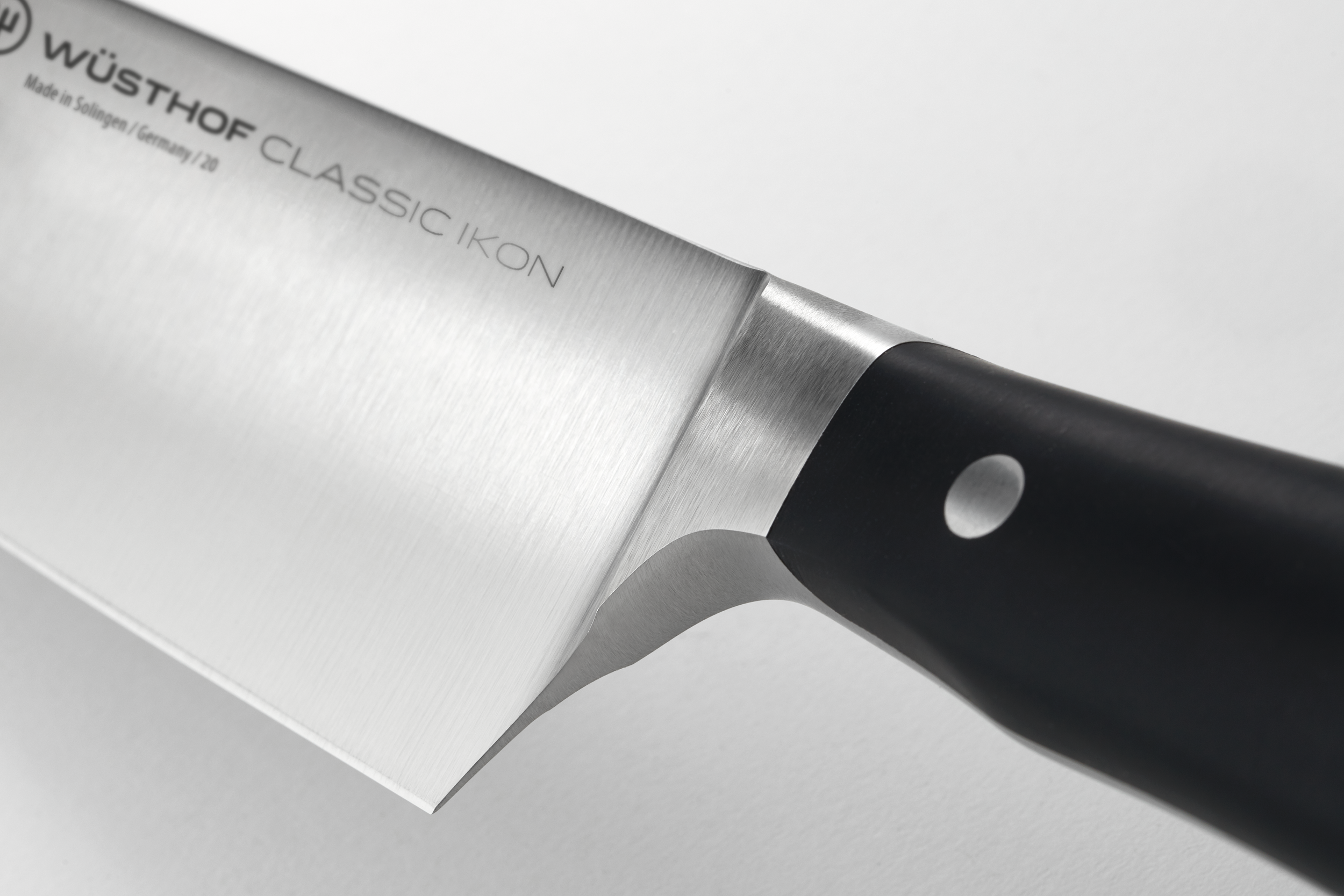 Couteau de chef 20 cm/ 8" - Classic Ikon - Wüsthof - Couteau de Chef - - La Guilde Culinaire