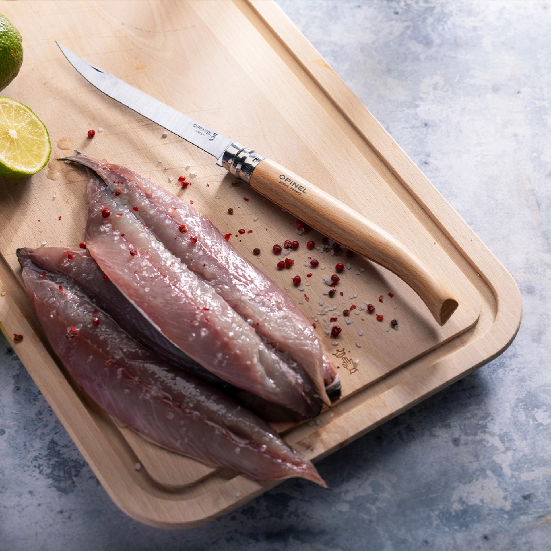 Opinel - N°15 Couteau Effilé Hêtre - Opinel - Couteau parallèle - - La Guilde Culinaire