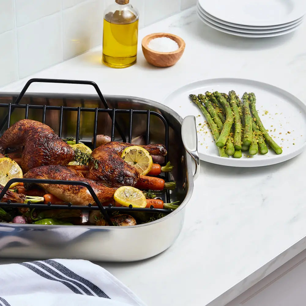 Accessoires Gourmet, Grande Rôtissoire en Acier Inoxydable avec support, 13 x 16 po - All-Clad - Rôtissoire - - La Guilde Culinaire