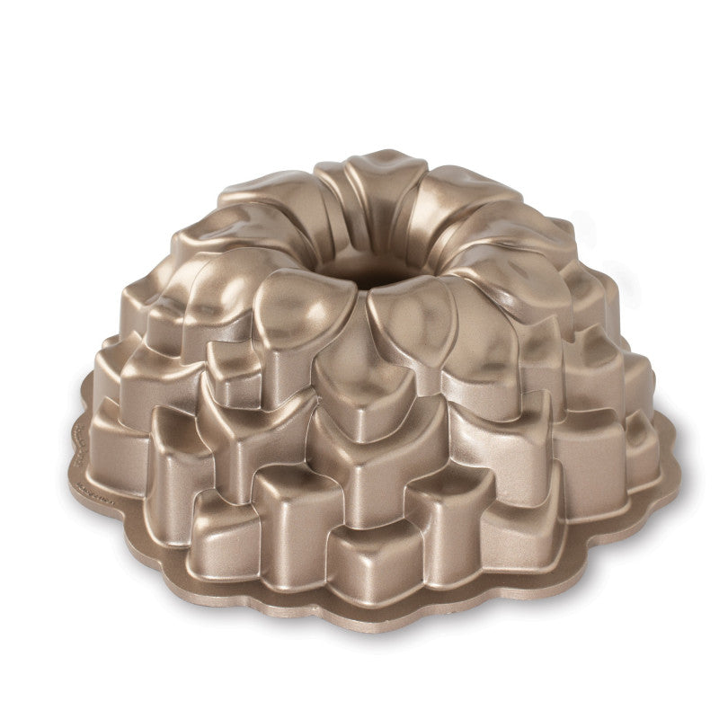 Moule à gâteau Bundt Blossom pétales de fleur Toffee - Nordic Ware - Moule à gâteaux - - La Guilde Culinaire