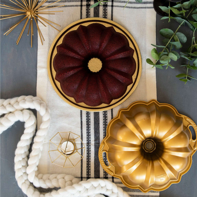 Moule à gâteau Bundt Original Gold avec poignées - Nordic Ware - Moule à gâteaux - - La Guilde Culinaire