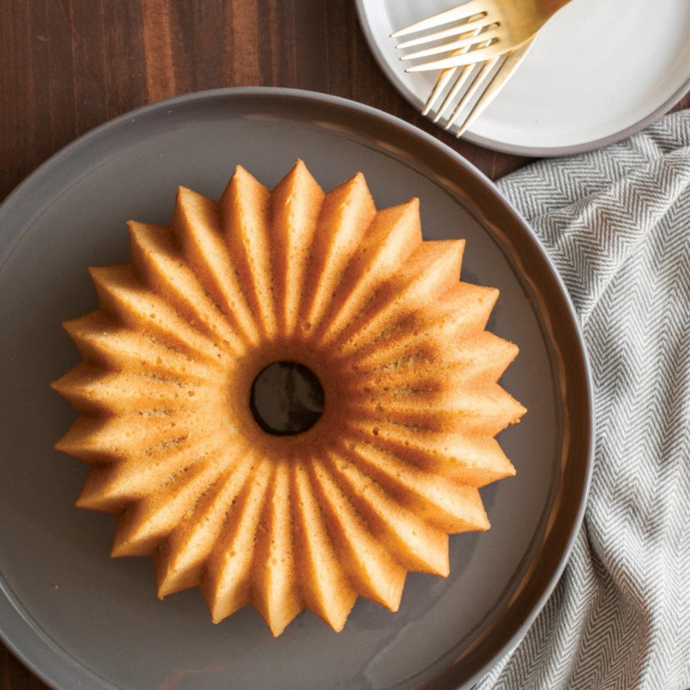 Petit moule à gâteau Bundt Brilliance Gold ! - Nordic Ware - Moule à gâteaux - - La Guilde Culinaire
