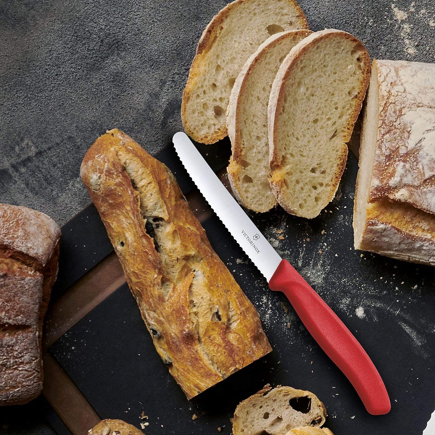 Couteau à tomates et de table Swiss Classic 11 cm - 4.5 po - Victorinox - Couteau d'office - - La Guilde Culinaire