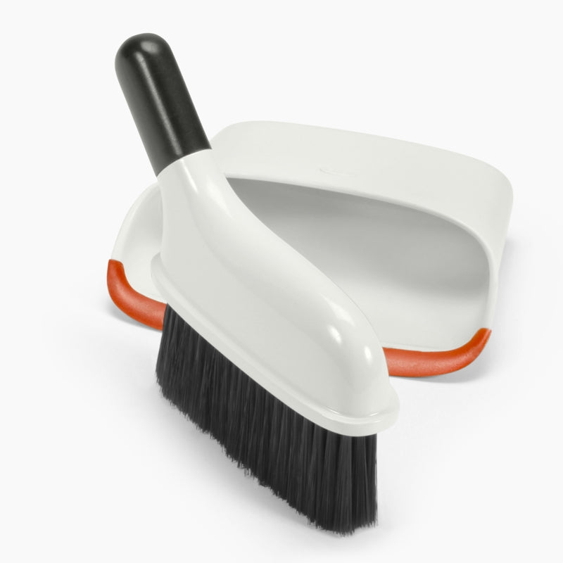 Porte-poussière et brosse compact - OXO - Ramasse miette - - La Guilde Culinaire