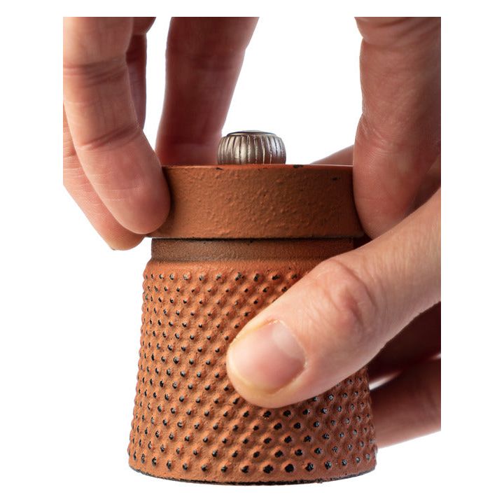 Moulin à Poivre manuel en fonte Orange 8 cm - Peugeot - Peugeot - Moulin à poivre - - La Guilde Culinaire