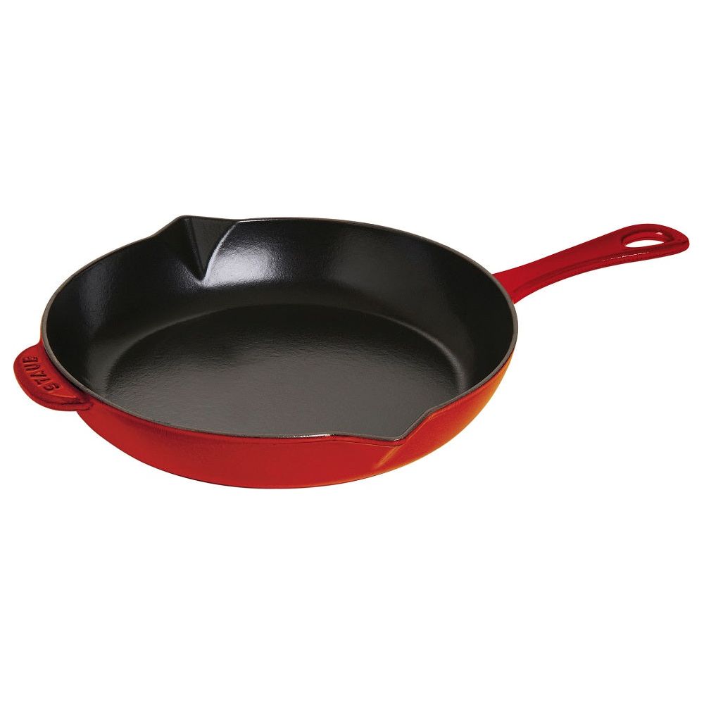 Poêle Staub en fonte et émail rouge 26 cm - Staub - Poêle - 40510-717-0 / 1004415 - La Guilde Culinaire