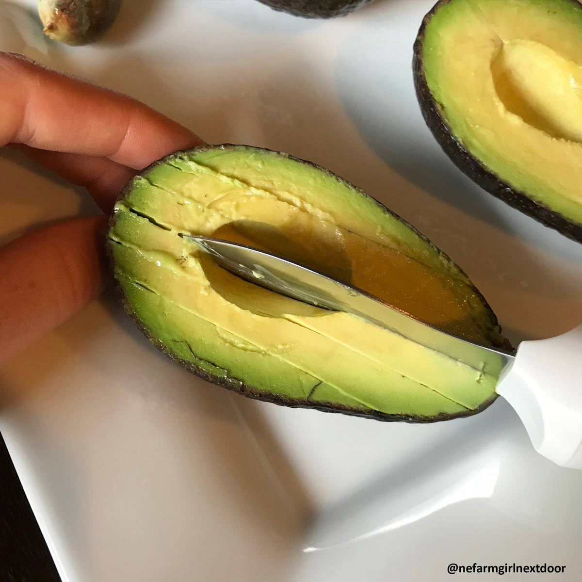 Outil 3 en 1 pour avocat ! - Microplane - Eplucheur et évideur - - La Guilde Culinaire