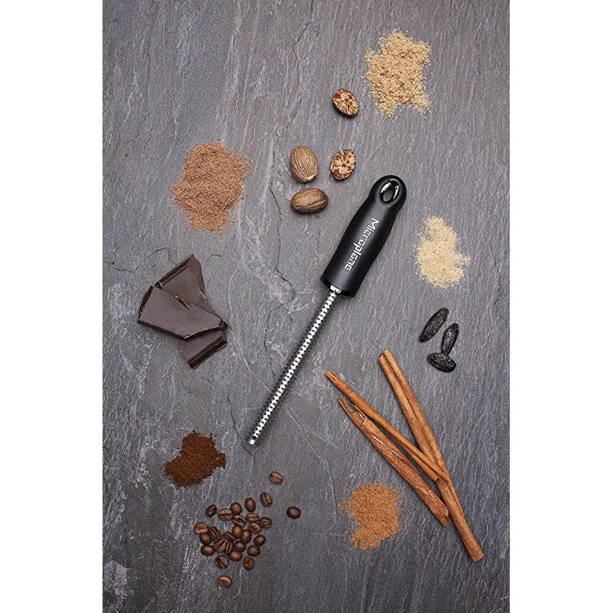 Râpe à Épices- Série Premium (Noir) - Microplane - Râpe et zesteur - - La Guilde Culinaire