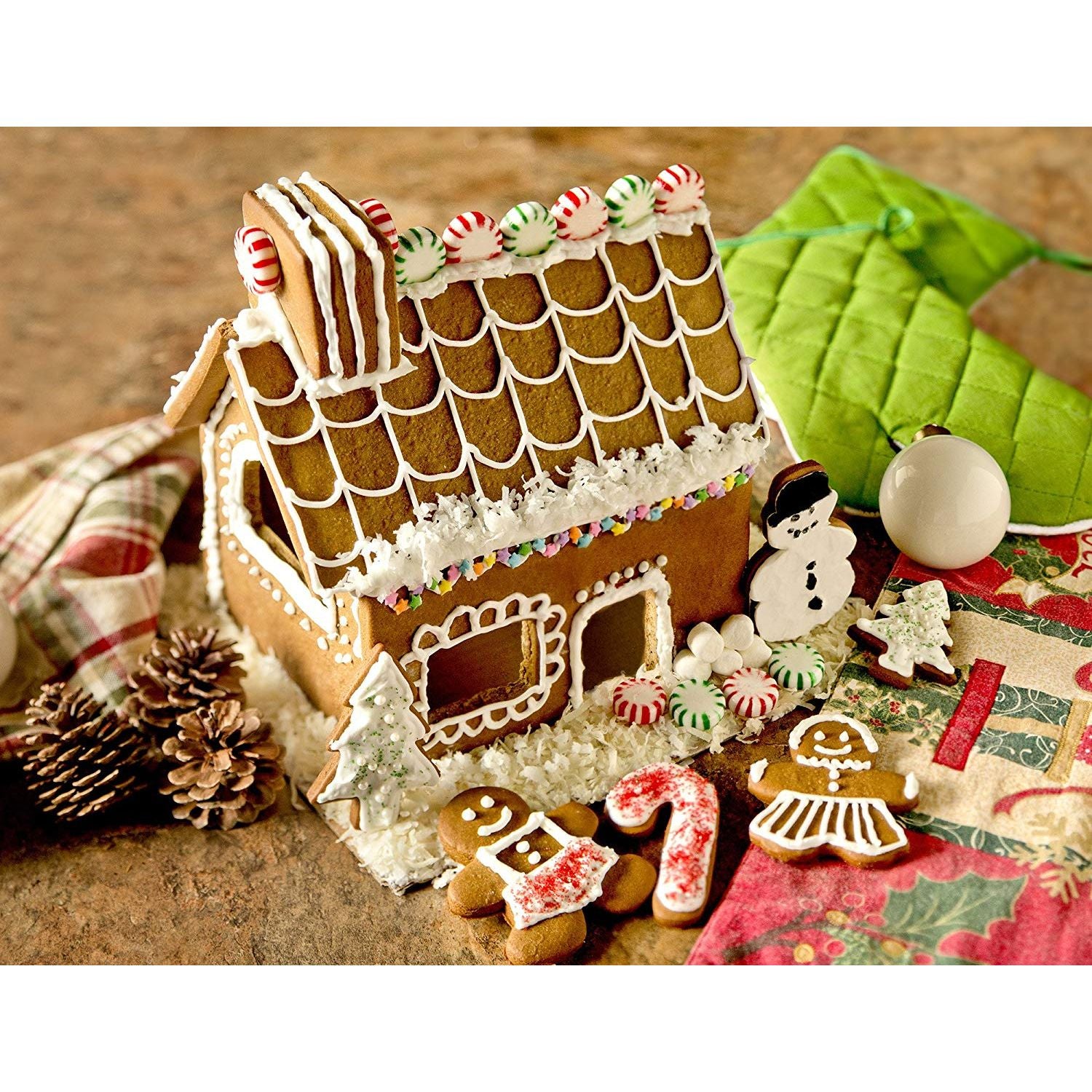 Ensemble d'emporte-pièces Maison Pain d'épices (19 pièces) - Fox Run - Emporte-pièce - - La Guilde Culinaire